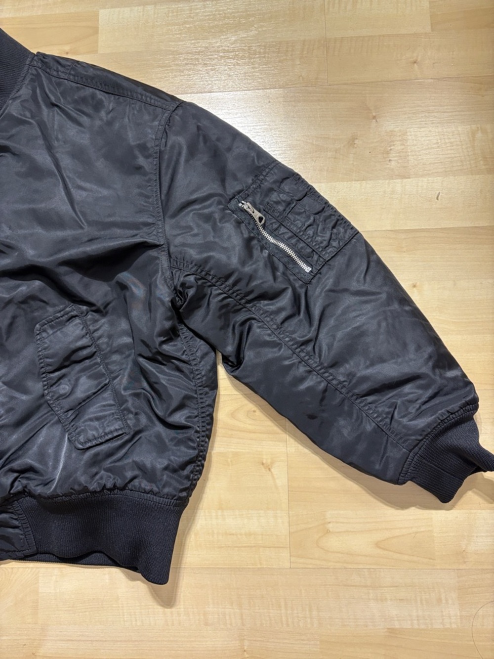 H&M Black Men's Bomber Jacket with Ribbed Trim - Picture 2 of 9